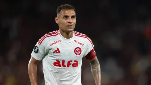 Alan Patrick jogador do Internacional durante partida contra o Flamengo no estadio Maracana pelo campeonato Copa Libertadores 2025. Foto: Jorge Rodrigues/AGIF
