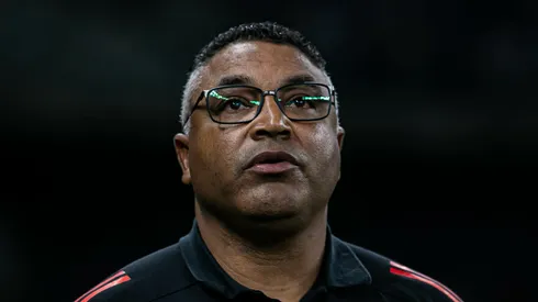 MG - BELO HORIZONTE - 23/08/2025 - BRASILEIRO A 2025, CRUZEIRO X INTERNACIONAL - Roger Machado tecnico do Internacional durante partida contra o Cruzeiro no estadio Mineirao pelo campeonato Brasileiro A 2025. Foto: Fernando Moreno/AGIF