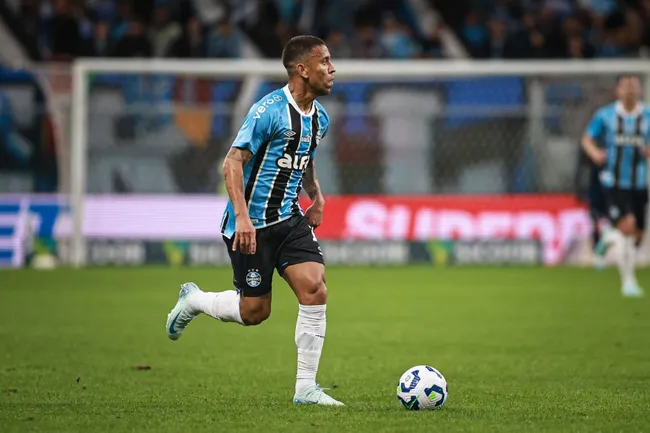 Marcos Rocha assumiu a lateral-direita do Grêmio. Foto: Maxi Franzoi/AGIF