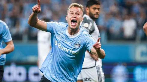 RS – PORTO ALEGRE – 22/07/2023 – BRASILEIRO A 2023, GREMIO X ATLETICO-MG – Ronald jogador do Gremio comemora seu gol durante partida contra o Atletico-MG no estadio Arena do Gremio pelo campeonato Brasileiro A 2023. Foto: Maxi Franzoi/AGIF