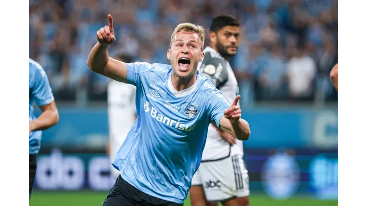 RS - PORTO ALEGRE - 22/07/2023 - BRASILEIRO A 2023, GREMIO X ATLETICO-MG - Ronald jogador do Gremio comemora seu gol durante partida contra o Atletico-MG no estadio Arena do Gremio pelo campeonato Brasileiro A 2023. Foto: Maxi Franzoi/AGIF