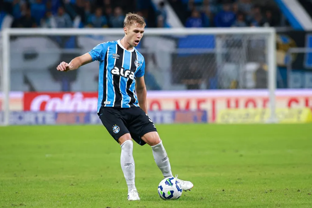 Ronald Grêmio saída atlético-GO 2025