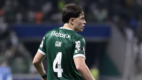SP - SAO PAULO - 21/08/2025 - COPA LIBERTADORES 2025, PALMEIRAS X UNIVERSITARIO - Giay jogador do Palmeiras durante partida contra o Universitario no estadio Arena Allianz Parque pelo campeonato Copa Libertadores 2025. Foto: Marcello Zambrana/AGIF