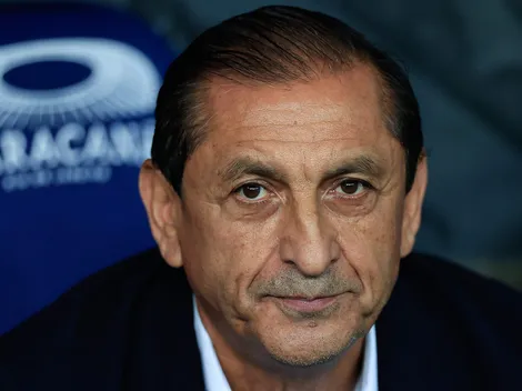 Torcida do Grêmio pede Ramón Díaz para o lugar de Mano Menezes