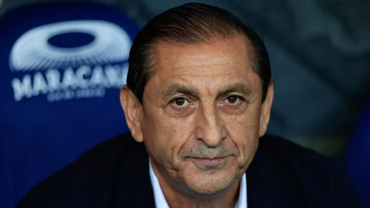 Ramón Díaz, técnico livre no mercado. (Photo by Buda Mendes/Getty Images)