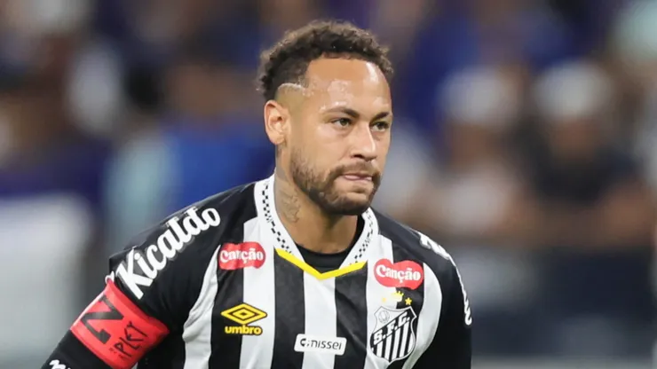Neymar Junior jogador do Cruzeiro durante partida contra o Santos no estadio Mineirao pelo campeonato Brasileiro A 2025. Foto: Gilson Lobo/AGIF