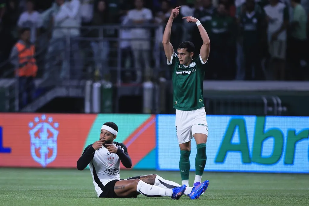 Memphis Depay jogador do Corinthians durante partida contra o Palmeiras no estadio Arena Allianz Parque pelo campeonato Copa Do Brasil 2025. Foto: Ettore Chiereguini/AGIF