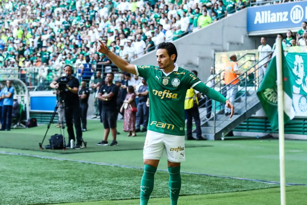 SP – SAO PAULO – 18/08/2024 – BRASILEIRO A 2024, PALMEIRAS X SAO PAULO – Raphael Veiga jogador do Palmeiras durante partida contra o Sao Paulo no estadio Arena Allianz Parque pelo campeonato Brasileiro A 2024. Foto: Marco Miatelo/AGIF