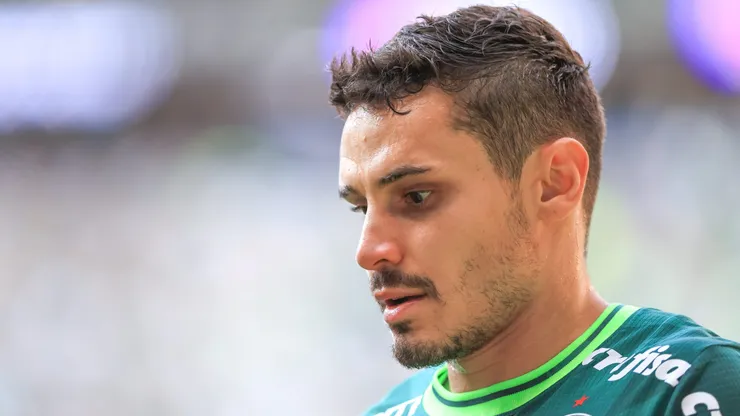Raphael Veiga jogador do Palmeiras durante partida contra o Botafogo no estadio Arena Allianz Parque pelo campeonato BRASILEIRO A 2023.