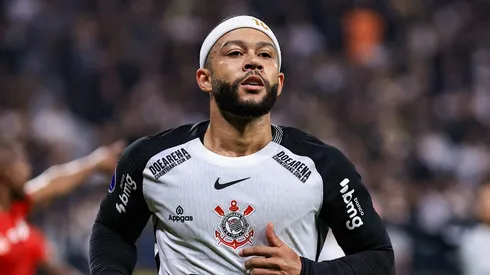 Memphis Depay pode trocar o Corinthians pela Europa.