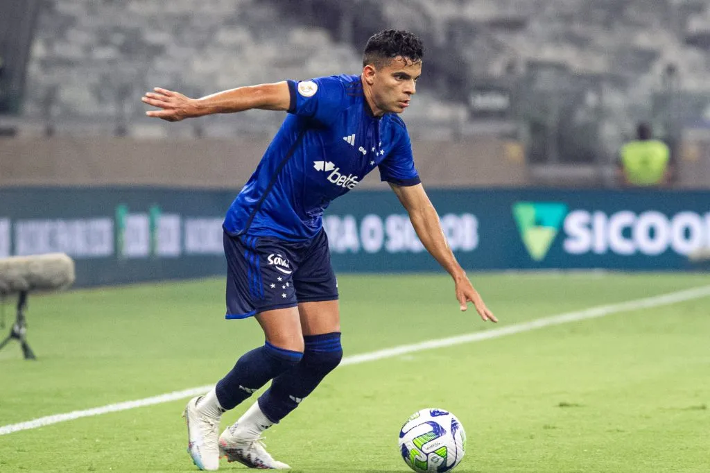 MG – BELO HORIZONTE – 30/11/2023 – BRASILEIRO A 2023, CRUZEIRO X ATHLETICO-PR – Bruno Rodrigues jogador do Cruzeiro durante partida contra o Athletico-PR no estadio Mineirao pelo campeonato Brasileiro A 2023. Foto: Fernando Moreno/AGIF