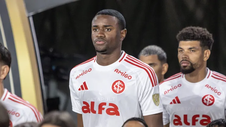 RJ - RIO DE JANEIRO - 13/08/2025 - COPA LIBERTADORES 2025, FLAMENGO X INTERNACIONAL - Ricardo Mathias jogador do Internacional durante partida contra o Flamengo no estadio Maracana pelo campeonato Copa Libertadores 2025. Foto: Lucas Gabriel Cardoso/AGIF