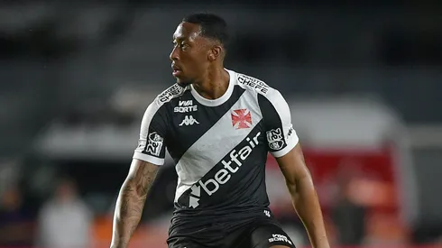 Luiz Gustavo durante confronto contra o Operário na Copa do Brasil 2025. Foto: Thiago Ribeiro/AGIF