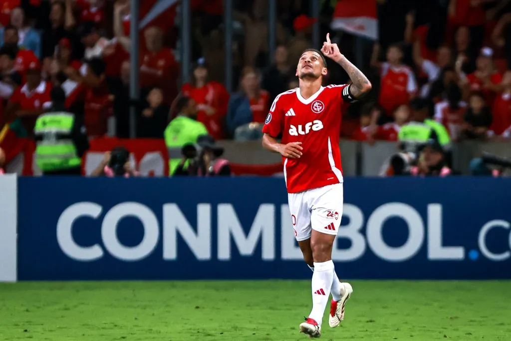Alan Patrick jogador do Internacional comemora seu gol durante partida contra o Atletico Nacional no estadio Beira-Rio pelo campeonato Copa Libertadores 2025. Foto: Maxi Franzoi/AGIF