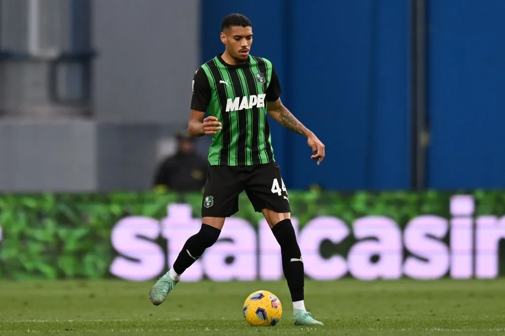 REGGIO NELL’EMILIA, ITALY – FEBRUARY 24: Ruan Tressoldi of US Sassuolo in action during the Serie A TIM match between US Sassuolo and Empoli FC – Serie A TIM  at Mapei Stadium – Citta’ del Tricolore on February 24, 2024 in Reggio nell’Emilia, Italy. (Photo by Alessandro Sabattini/Getty Images)
