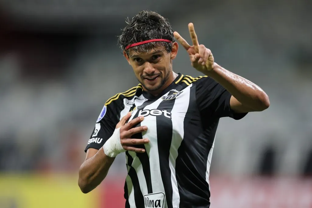 MG – BELO HORIZONTE – 10/04/2025 – COPA SUL-AMERICANA 2025, ATLETICO X DEPORTES IQUIQUE – Gustavo Scarpa jogador do Atletico comemora seu gol durante partida contra o Deportes Iquique no estadio Mineirao pelo campeonato Copa Sul-americana 2025. Foto: Gilson Lobo/AGIF