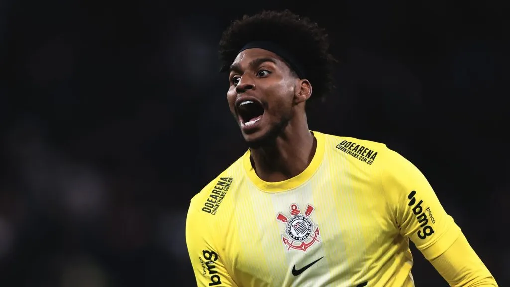 Hugo Souza foi agredido – Foto: Ettore Chiereguini/AGIF.