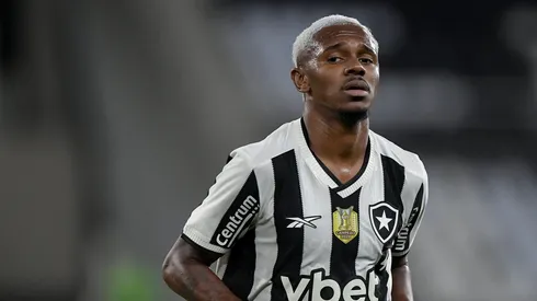 RJ - RIO DE JANEIRO - 30/04/2025 - COPA DO BRASIL 2025, BOTAFOGO X CAPITAL - Jeffinho jogador do Botafogo durante partida contra o Capital no estadio Engenhao pelo campeonato Copa Do Brasil 2025. Foto: Thiago Ribeiro/AGIF