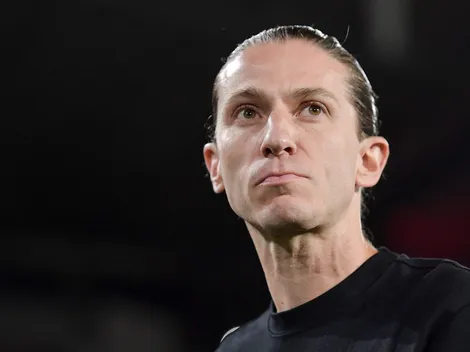 Flamengo atropela Vitória e Filipe Luís faz história no Brasileirão