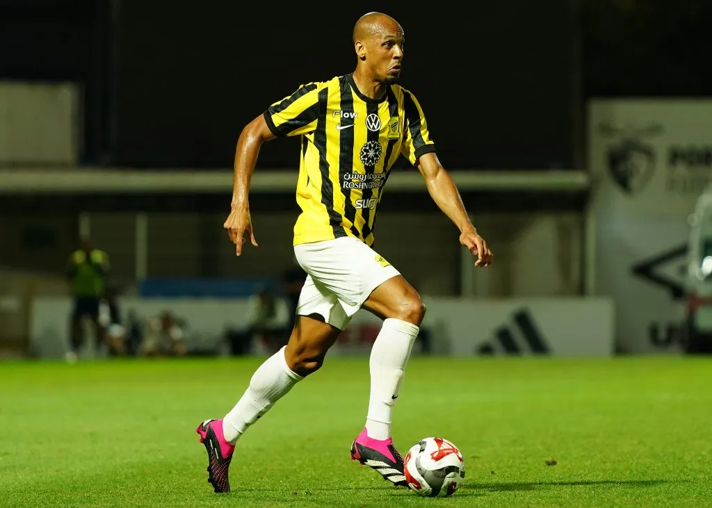 Fabinho durante confronto de pré-temporada contra o Fenerbahçe. (Photo by Gualter Fatia/Getty Images)