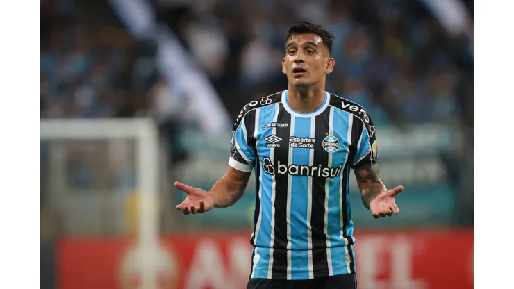 RS - PORTO ALEGRE - 09/04/2024 - COPA LIBERTADORES 2024, GREMIO X HUACHIPATO - Franco Cristaldo jogador do Gremio durante partida contra o Huachipato no estadio Arena do Gremio pelo campeonato Copa Libertadores 2024. Foto: Maxi Franzoi/AGIF