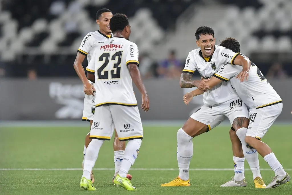 RJ – RIO DE JANEIRO –  22/01/2025 – CARIOCA 2025, BOTAFOGO X VOLTA REDONDA – Gabriel Bahia jogador do Volta Quadrada comemora seu gol durante partida contra o Botafogo no estádio Engenhão pelo campeonato Carioca 2025. Foto: Thiago Ribeiro/AGIF.