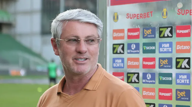 Odair Hellmann pode receber reforço vindo do Internacional.