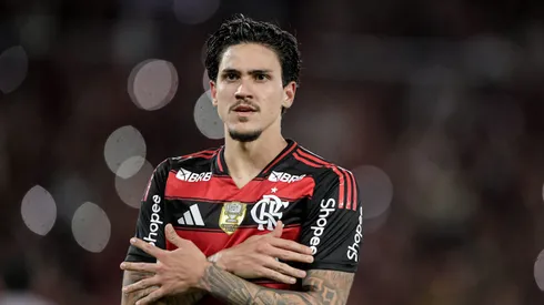 RJ - RIO DE JANEIRO - 25/08/2025 - BRASILEIRO A 2025, FLAMENGO X VITORIA - Pedro jogador do Flamengo comemora seu gol durante partida contra o Vitoria no estadio Maracana pelo campeonato Brasileiro A 2025. Foto: Thiago Ribeiro/AGIF
