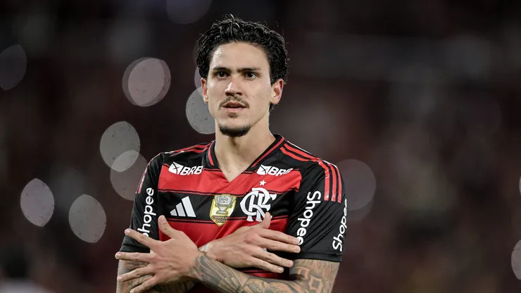RJ - RIO DE JANEIRO - 25/08/2025 - BRASILEIRO A 2025, FLAMENGO X VITORIA - Pedro jogador do Flamengo comemora seu gol durante partida contra o Vitoria no estadio Maracana pelo campeonato Brasileiro A 2025. Foto: Thiago Ribeiro/AGIF