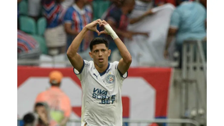BA - SALVADOR - 18/05/2025 - BRASILEIRO A 2025, BAHIA X VITORIA - Erick Pulga jogador do Bahia comemora seu gol durante partida contra o Vitoria no estadio Arena Fonte Nova pelo campeonato Brasileiro A 2025. Foto: Jhony Pinho/AGIF