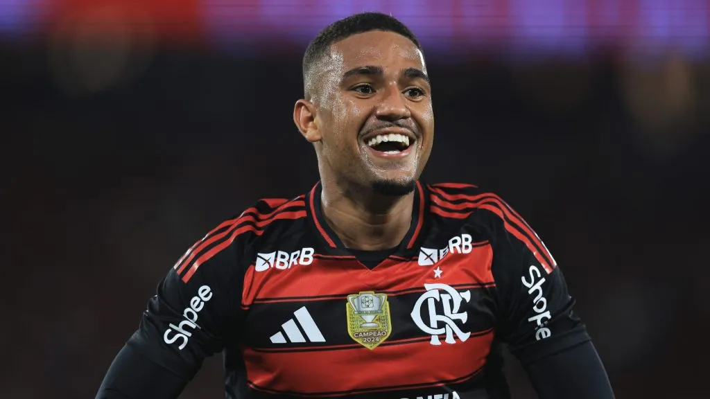 Samuel Lino durante goleada do Flamengo sobre o Vitória. (Photo by Buda Mendes/Getty Images)