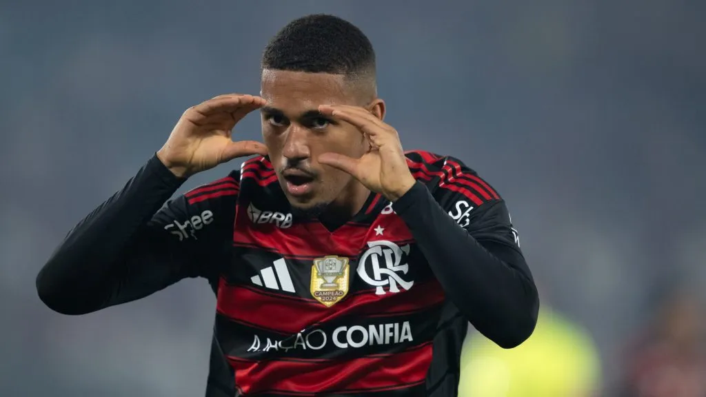 Samuel Lino comemorando gol pelo Flamengo. Foto: Jorge Rodrigues/AGIF