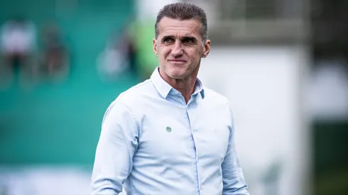 Mancini tecnico do Goias durante partida contra o Guarani no estadio Serrinha pelo campeonato Brasileiro B 2024. Foto: Isabela Azine/AGIF
