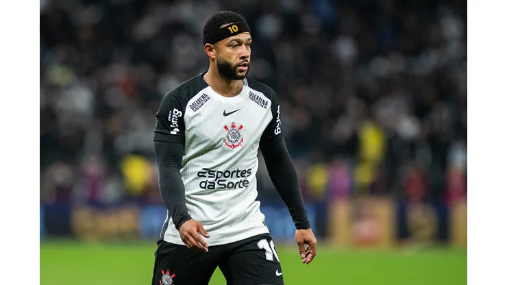 SAO PAULO, BRAZIL - JULY 30: Memphis Depay of Corinthians looks on during a Copa do Brasil 2025 match between Corinthians and Palmeiras at Neo Quimica Arena on July 30, 2025 in Sao Paulo, Brazil. (Photo by Riquelve Nata/Sports Press Photo/Getty Images)