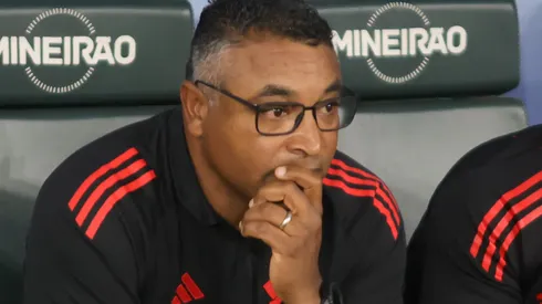 MG – BELO HORIZONTE – 23/08/2025 – BRASILEIRO A 2025, CRUZEIRO X INTERNACIONAL – Roger Machado tecnico do Internacional durante partida contra o Cruzeiro no estadio Mineirao pelo campeonato Brasileiro A 2025. Foto: Gilson Lobo/AGIF
