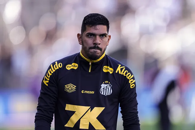 João Paulo atuando no Santos –  (Photo by Alessandro Brito/Eurasia Sport Images/Getty Images)