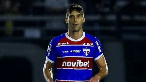 SP – BRAGANCA PAULISTA – 17/08/2024 – BRASILEIRO A 2024, BRAGANTINO X FORTALEZA – Kuscevic jogador do Fortaleza durante partida contra o Bragantino no estadio Nabi Abi Chedid pelo campeonato Brasileiro A 2024. Foto: Marco Miatelo/AGIF