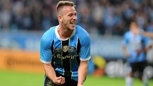 Jogador Arthur comemora gol durante partida na Arena do Gremio pela COPA DO BRASIL 2017