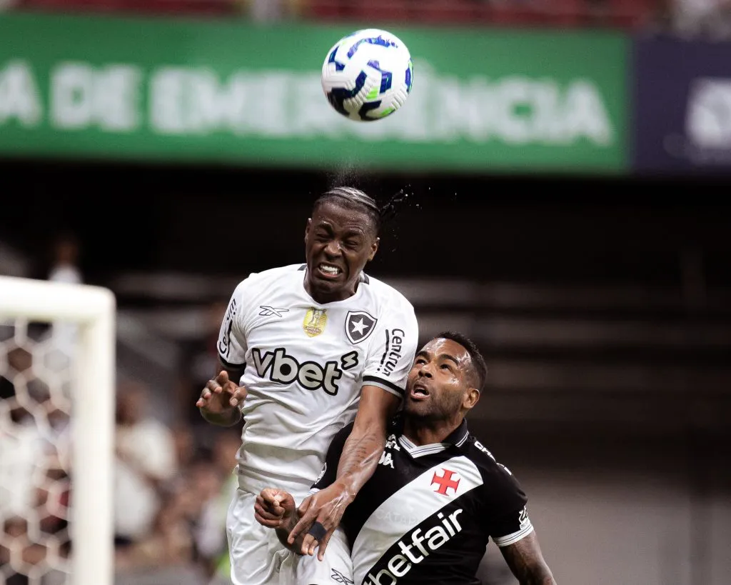 DF – BRASILIA – 12/07/2025 – BRASILEIRO A 2025, VASCO X BOTAFOGO – Kaio Fernando jogador do Botafogo durante partida contra o Vasco no estadio Mane Garrincha pelo campeonato Brasileiro A 2025. Foto: Mateus Dutra/AGIF