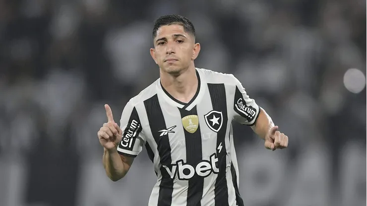 Savarino jogador do Botafogo durante partida contra o Fluminense no estadio Engenhao pelo campeonato Carioca 2025. Foto: Thiago Ribeiro/AGIF