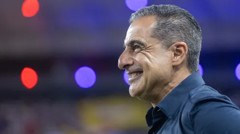 Renato Paiva técnico do Fortaleza durante partida contra o Botafogo no estádio Arena Castelão pelo campeonato Brasileiro A 2025. Foto: Lucas Emanuel/AGIF