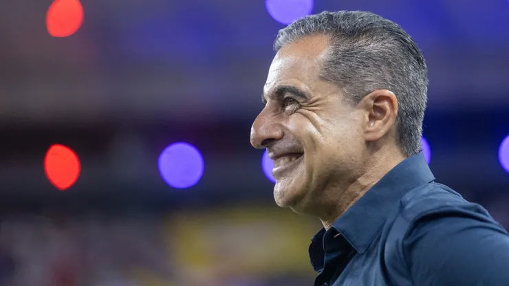 Renato Paiva técnico do Fortaleza durante partida contra o Botafogo no estádio Arena Castelão pelo campeonato Brasileiro A 2025. Foto: Lucas Emanuel/AGIF