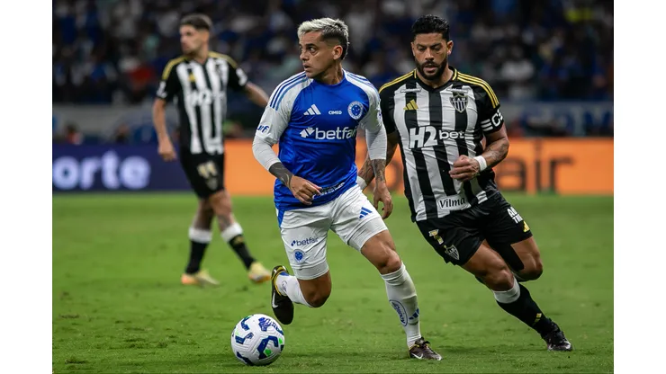 MG - BELO HORIZONTE - 18/05/2025 - BRASILEIRO A 2025, CRUZEIRO X ATLETICO-MG -Fagner jogador do Cruzeiro durante partida contra o Atletico-MG no estadio Mineirao pelo campeonato Brasileiro A 2025. Foto: Fernando Moreno/AGIF