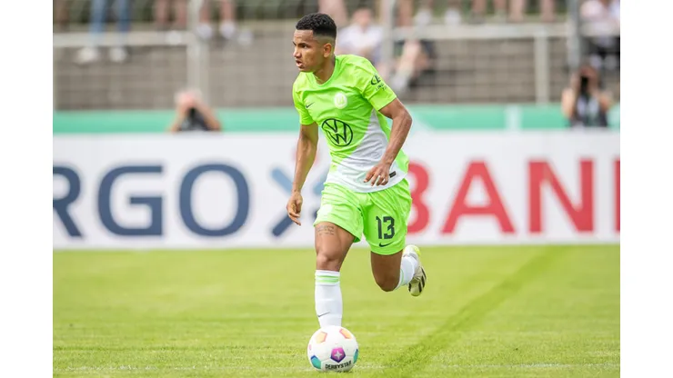 BERLIN, GERMANY - AUGUST 13: Rogerio Oliveira da Silva in action of VfL Wolfsburg in action during the DFB cup first round match between TuS Makkabi Berlin and VfL Wolfsburg at Mommsenstadion on August 13, 2023 in Berlin, Germany. (Photo by Luciano Lima/Getty Images)