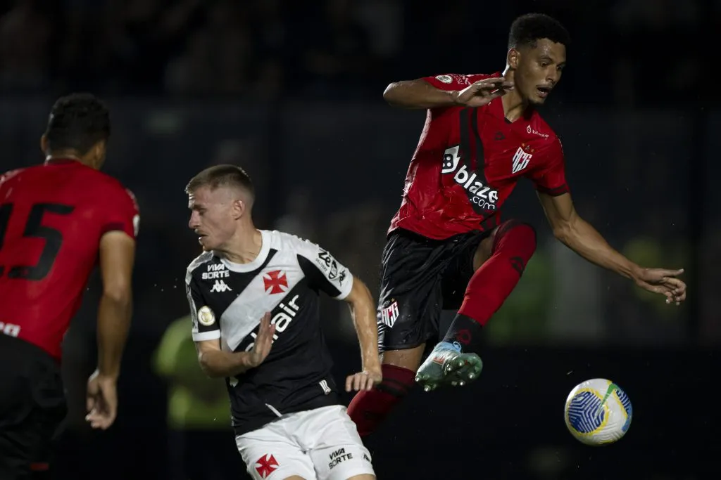 Alix Vinícius em partida diante do Vasco. Foto: Jorge Rodrigues/AGIF