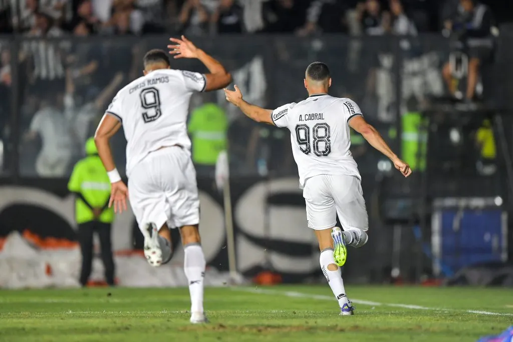 Arthur Cabral jogador do Botafogo comemora seu gol durante partida contra o Vasco no estadio Sao Januario pelo campeonato Copa Do Brasil 2025. Foto: Thiago Ribeiro/AGIF