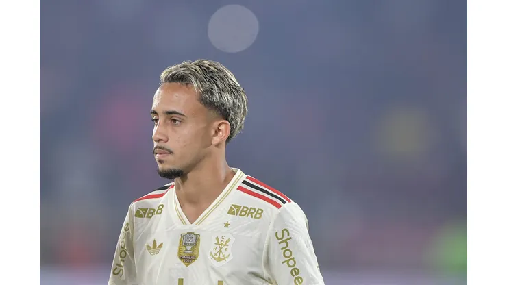 RJ - RIO DE JANEIRO - 31/07/2025 - COPA DO BRASIL 2025, FLAMENGO X ATLETICO-MG - Matheus Goncalves jogador do Flamengo durante partida contra o Atletico-MG no estadio Maracana pelo campeonato Copa Do Brasil 2025. Foto: Thiago Ribeiro/AGIF