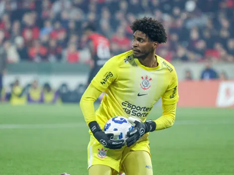 Hugo Souza é agredido por torcedor do Athletico-PR em acréscimos de duelo pela Copa do Brasil