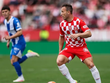 Sóbis esquece rivalidade e rasga elogios para Arthur Melo, do Grêmio