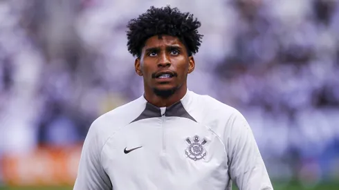 Hugo Souza jogador do Corinthians durante aquecimento antes da partida contra o Vasco no estadio Arena Corinthians pelo campeonato Brasileiro A 2024.
